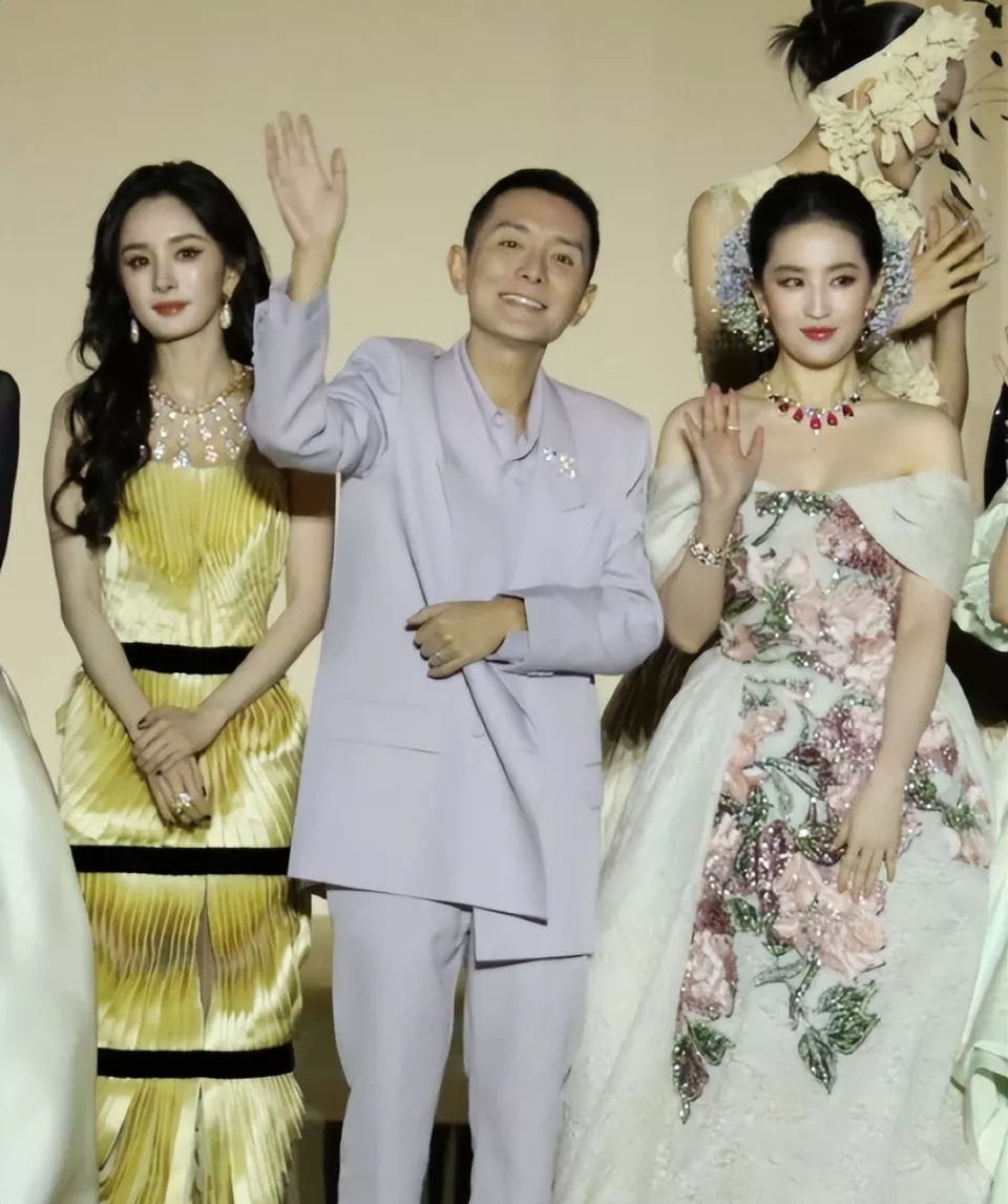 流量至上、拜高踩低，都在这张大合照上体现得淋漓尽致