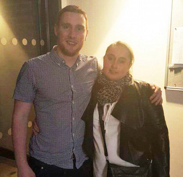 19岁的英国男子尚恩与生母失散14年后重逢，没想到后来竟无可自拔的爱上妈妈。（图片撷取自《英国太阳报》）