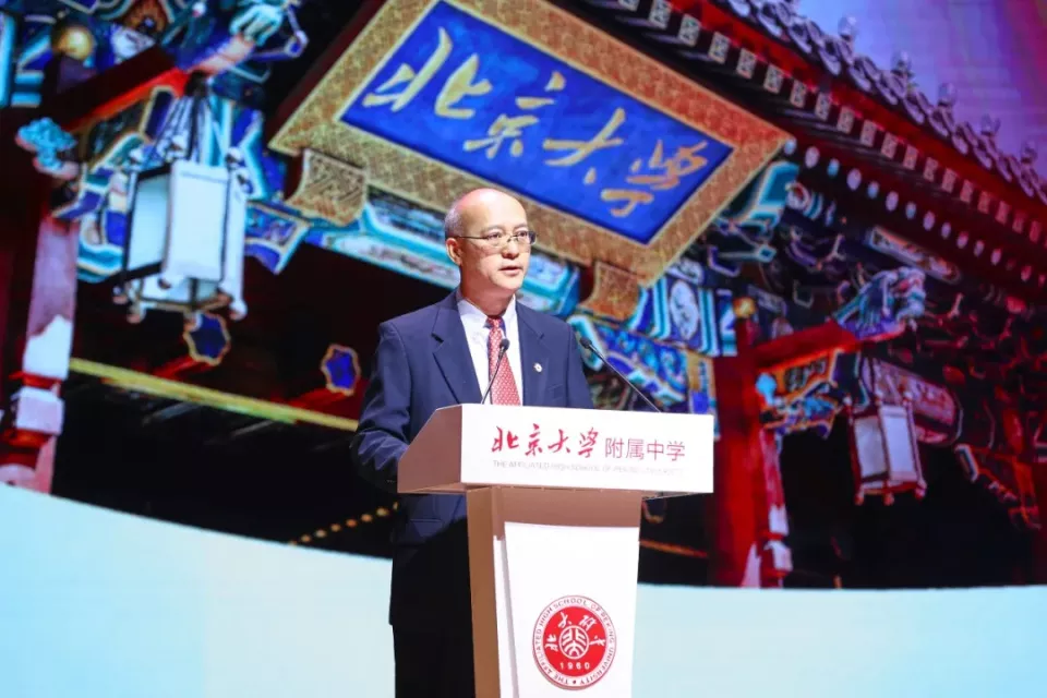 “最像大学的中学”，如何改革？