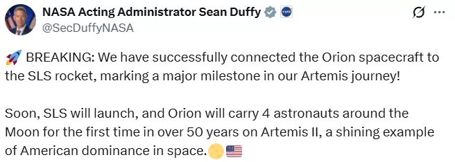 美载人绕月任务飞船完成与火箭对接