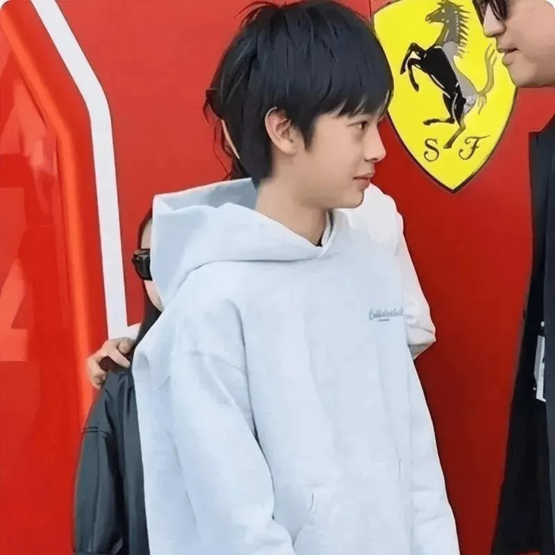 孙俪儿子帅到认不出！年仅14岁1米7又瘦又高