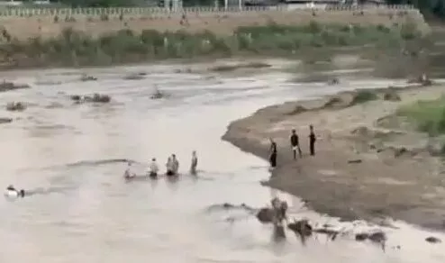 KK园区大崩逃！军方重炮轰 千人跳河出逃画面疯传