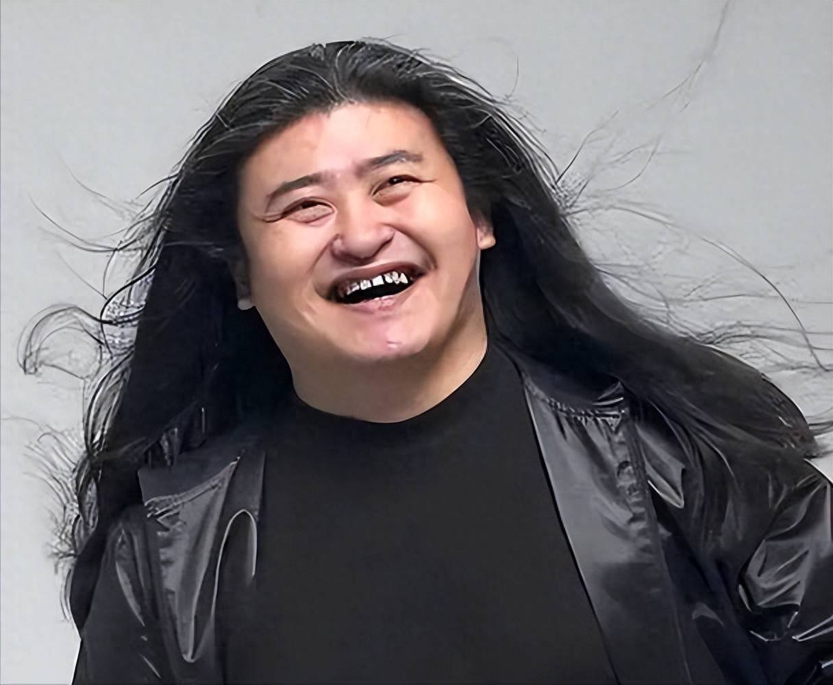 刘欢近况曝光：患不死癌症 带病参加女儿婚礼 满桌茅台太显眼