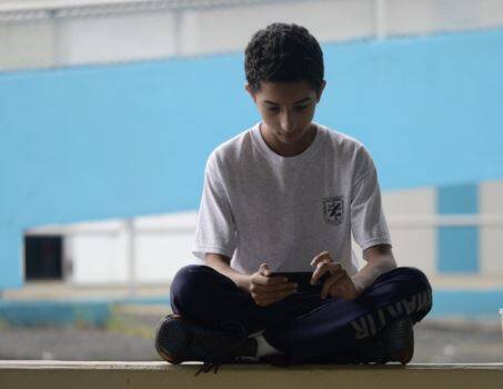 儿少网路成瘾问题近年在各国愈来愈受到重视。示意图，非新闻当事人。（美联社资料照）