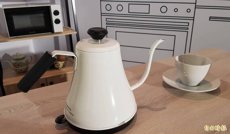 饭店提醒，千万别把快煮壶拿来煮热饮或泡泡面，虽然很方便，但容易故障；示意图，图与新闻事件无关。（资料照）
