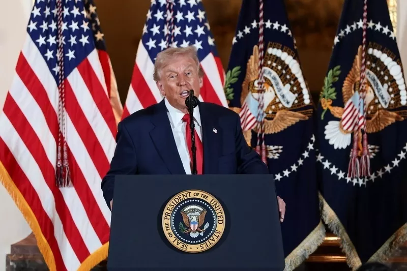 民主党人：特朗普自我挖坑，给了中国底牌