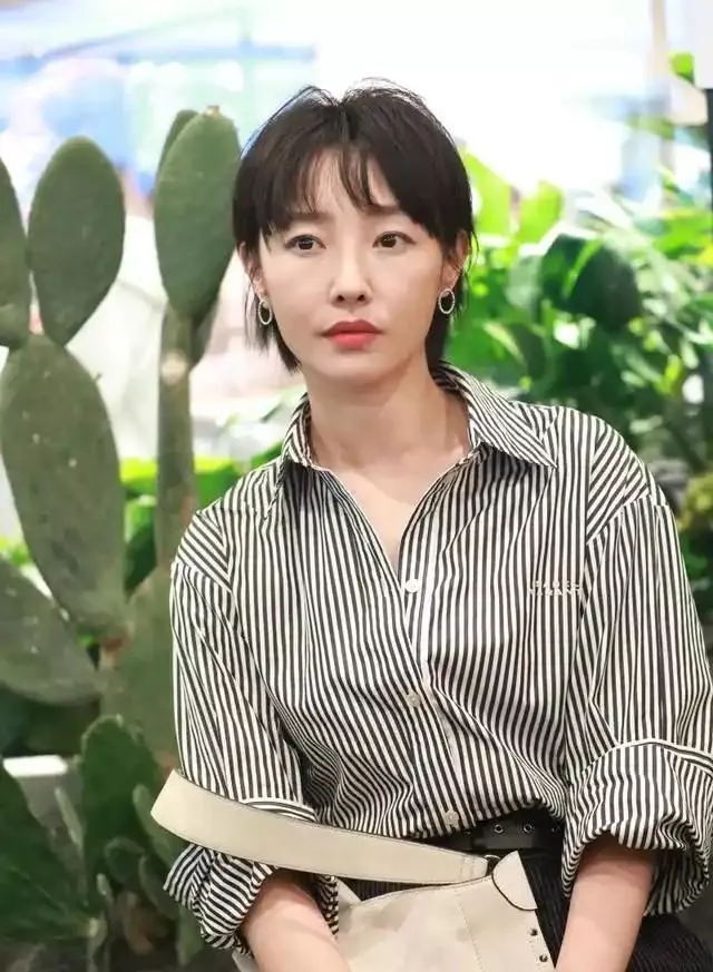 41岁白百何近照变化巨大，状态大跌，宛如路人中年妇女