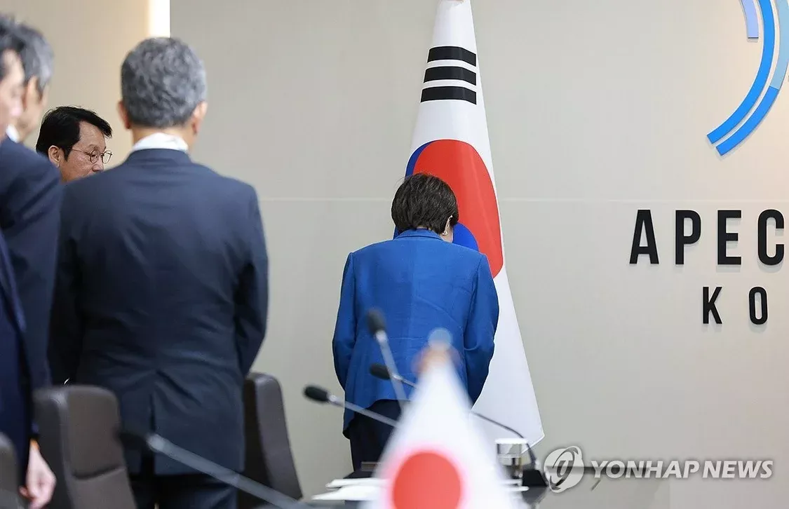 李在明用日语问候高市早苗，一句话逗笑现场官员