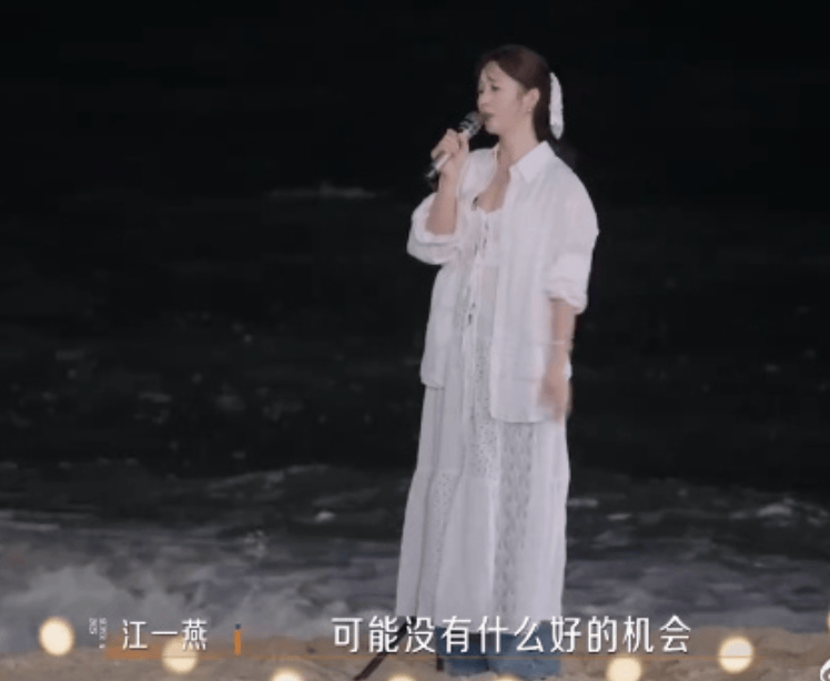 好个回旋镖！江一燕曾吐槽学校不见刘亦菲，如今娱乐圈不见江一燕