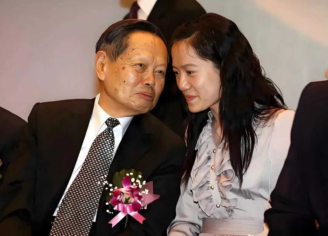 杨振宁与翁帆在参加学术会议