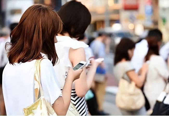 越来越多的中国大学生开始用现金了