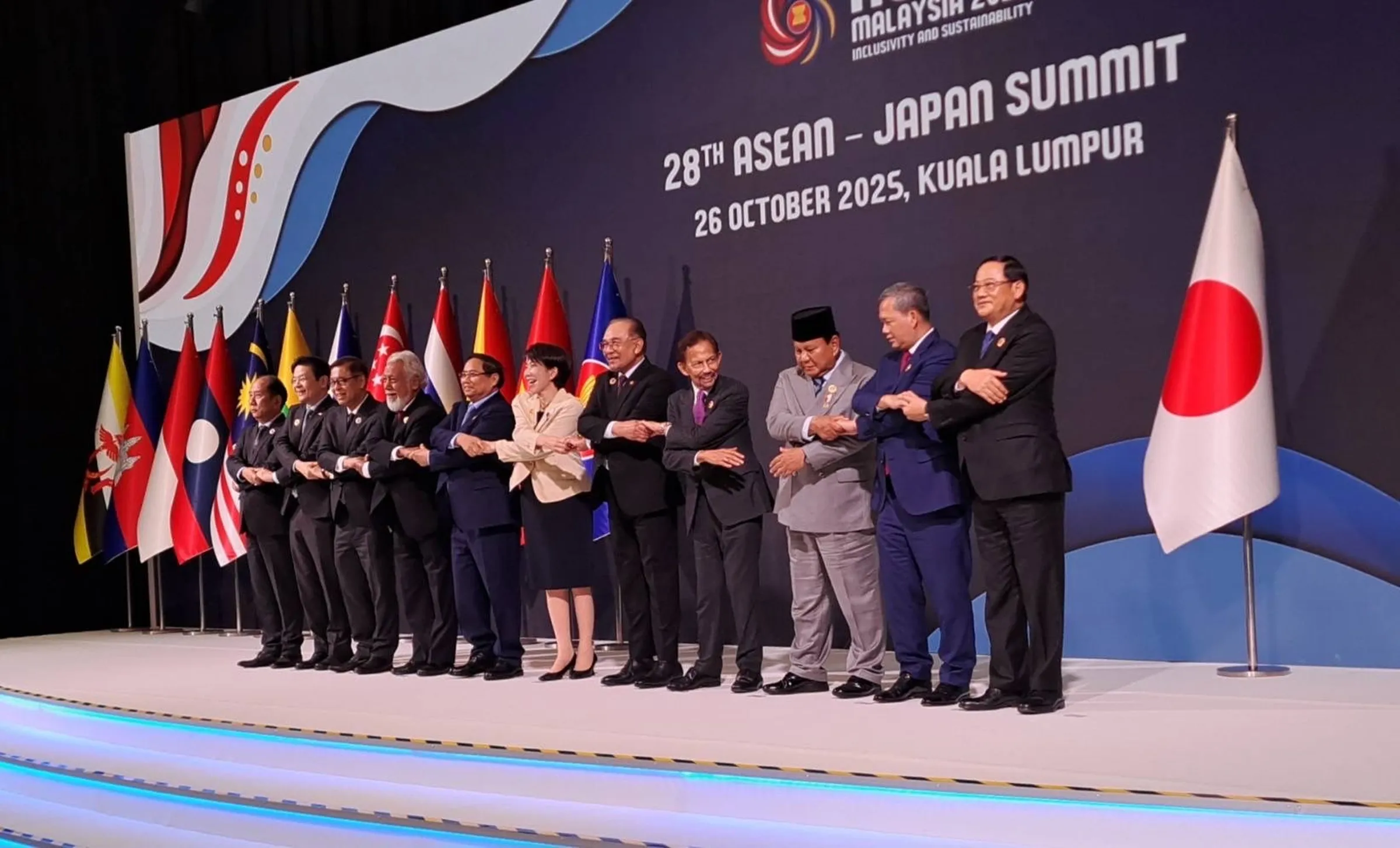 高市外交首秀大获成功!流利英文演说获赞... 高市外交首秀大获成功!流利英文演说获赞...