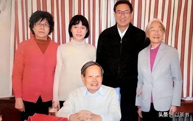 原来翁帆母亲是她,出身高知,丈夫身份也不一般 原来翁帆母亲是她,出身高知,丈夫身份也不一般