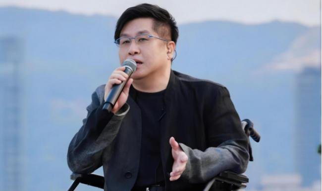 把郑智化的遭遇政治化，既愚蠢又邪恶