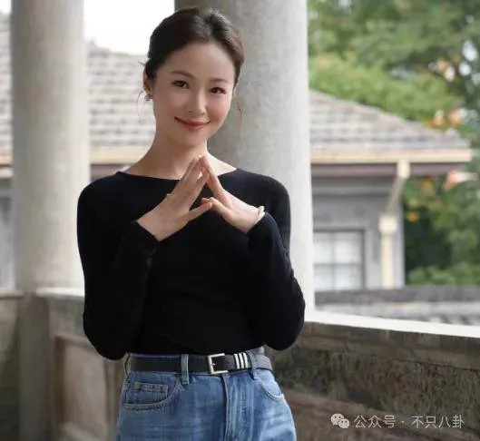 上半年他俩还一起走红毯，怎么突然离婚了？！