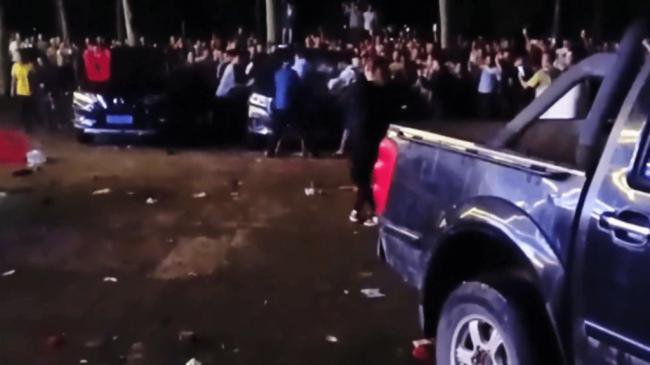 海南农民爆发大规模示威 网传警方一度鸣枪驱散