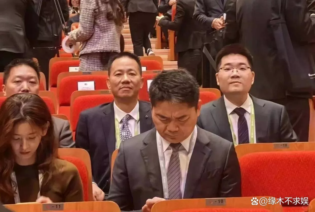 章泽天被曝和刘强东冷战后续：太像离婚后的大S！