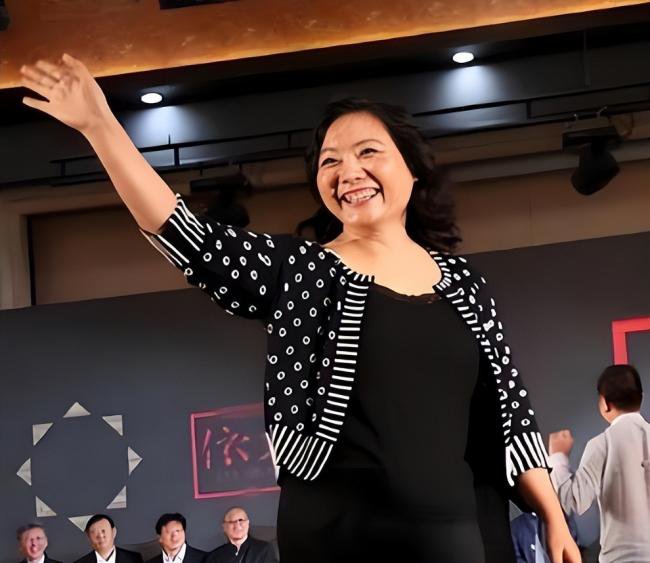 农村女孩 逆袭成中国隐形“地产女首富” 农村女孩 逆袭成中国隐形“地产女首富”