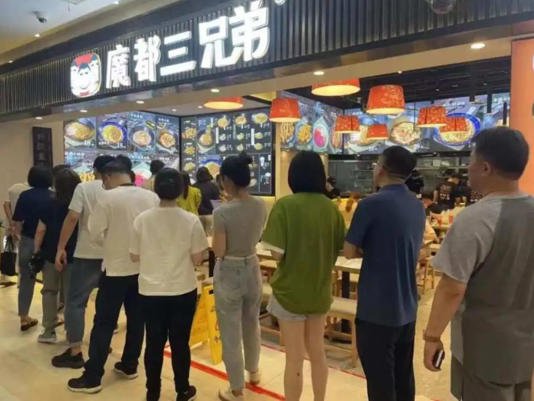 1万元起家 12年做到10亿 上海小伙开餐馆发大财 1万元起家 12年做到10亿 上海小伙开餐馆发大财