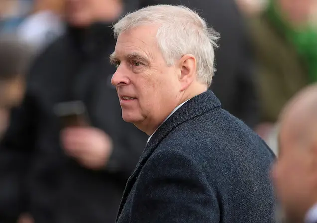 2023年12月25日,英国安德鲁王子在教堂参加活动。图源:英媒