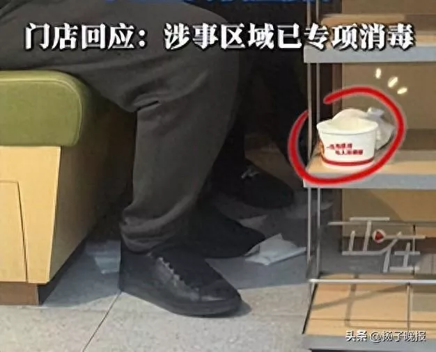 无语了,海底捞又见当众撒尿