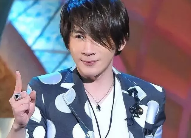 抗癌不到一年,刘谦近况曝光,差点认不出