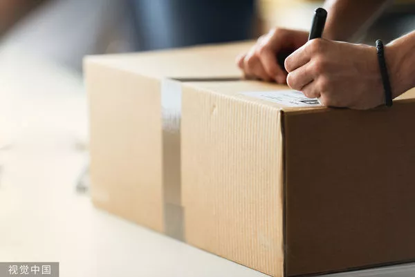 她打开包裹「惊见人体残肢」散落冰块上！竟是寄错了