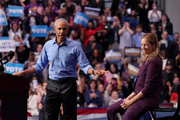 奥巴马又怼特朗普政府，“无法无天！”