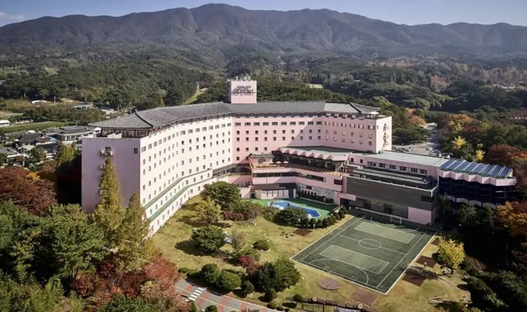 习近平这次入住庆洲的可隆饭店总统套房，房内有135坪大。翻摄自可隆饭店网站