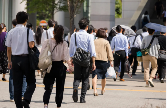各省普涨最低工资,能让打工人的日子更宽裕? 各省普涨最低工资,能让打工人的日子更宽裕?