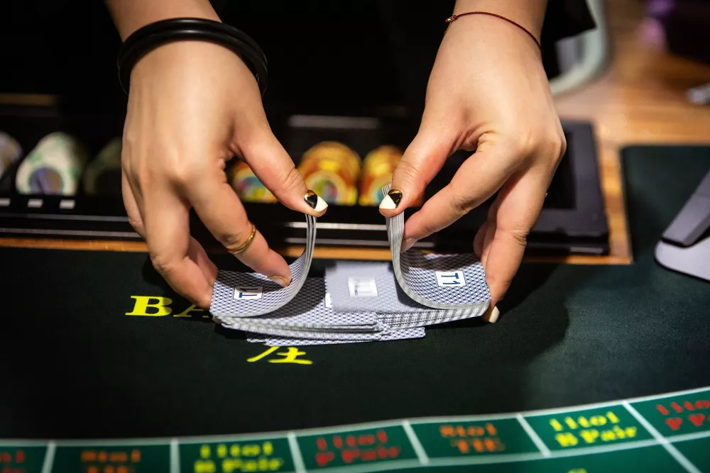 英皇关闭赌场,一代娱乐大亨感叹请不起肖战