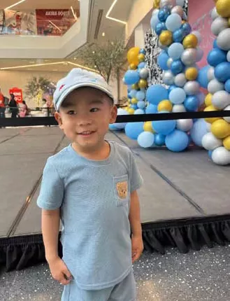 撞死3岁华裔幼童的无照司机重罪全免，家属痛哭…