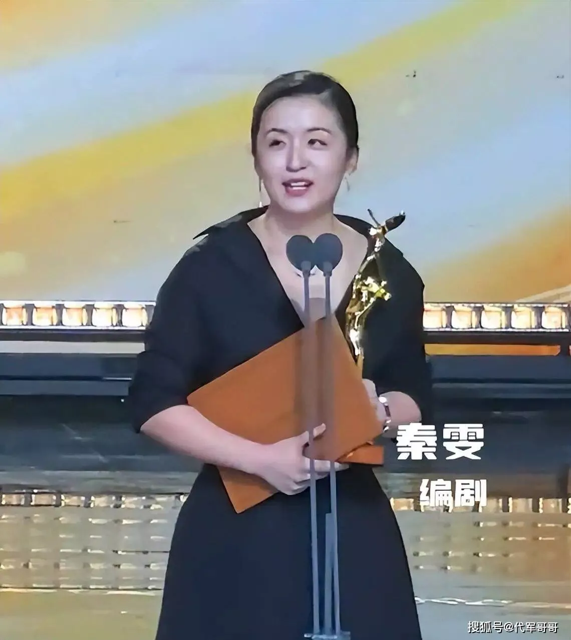 秦雯向王家卫炫耀后台硬，大16岁老公是什么来头？