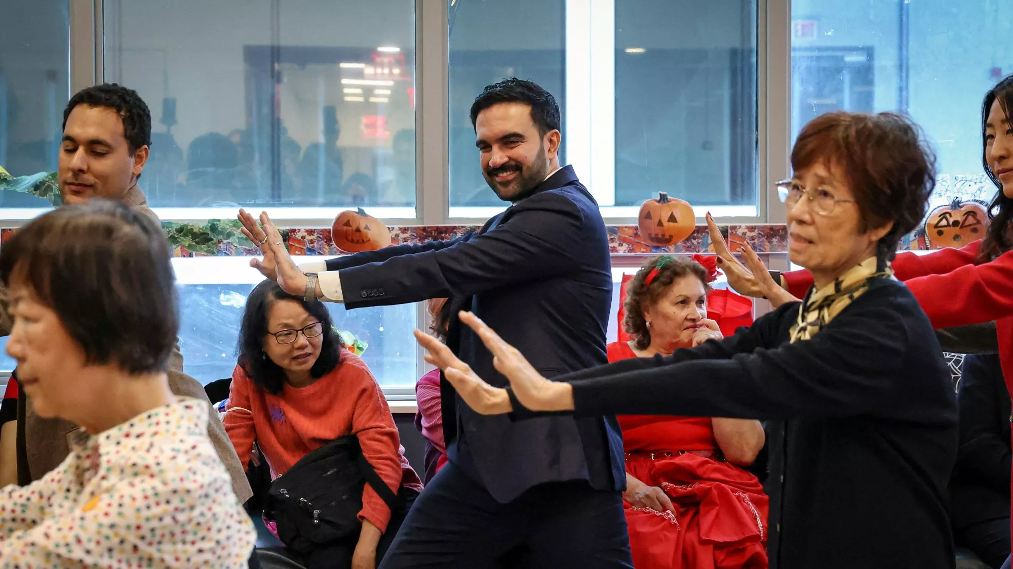 纽约市长选举｜社会主义者曼达尼吓怕华裔老一辈