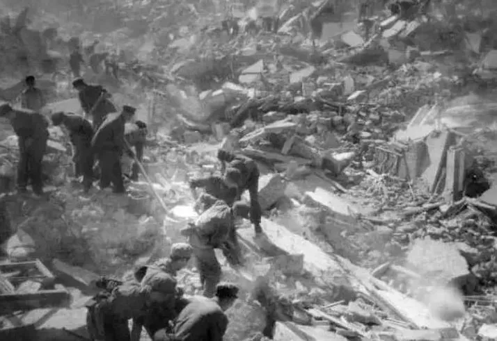 中国最诡异一年：整个中国都感到“不太对劲”