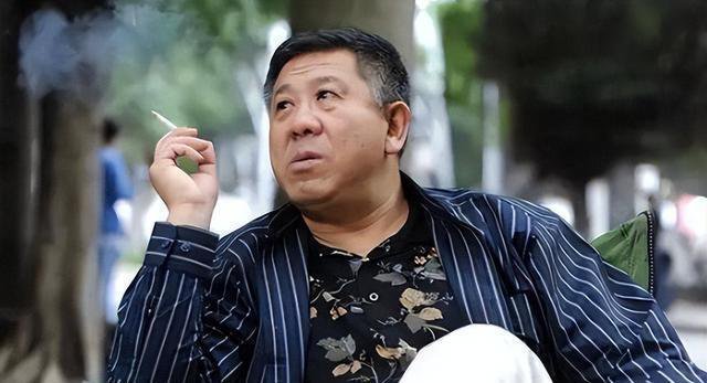 原来他们是夫妻，家内外妻子是老大 68岁住豪宅依旧坚持演艺事业