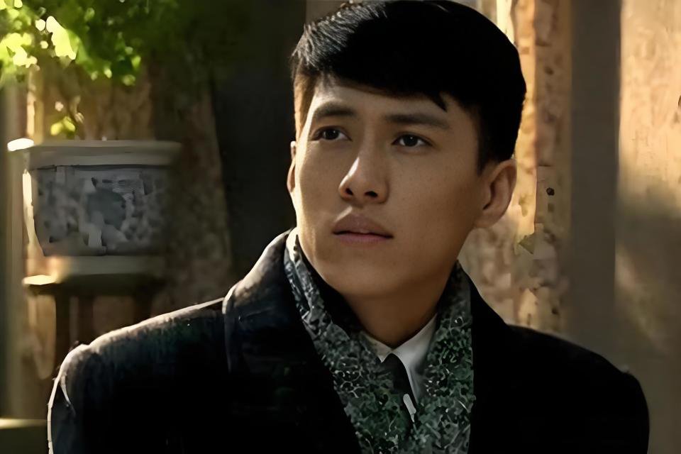 靳东的真实人生 比电视剧还精彩：中专毕业端盘子 39岁才走红 今成体制内大佬