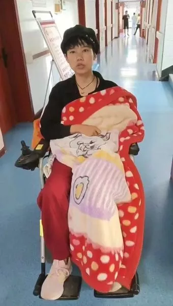 女子熟睡中被丈夫掐脖子 终生残疾与轮椅为伴