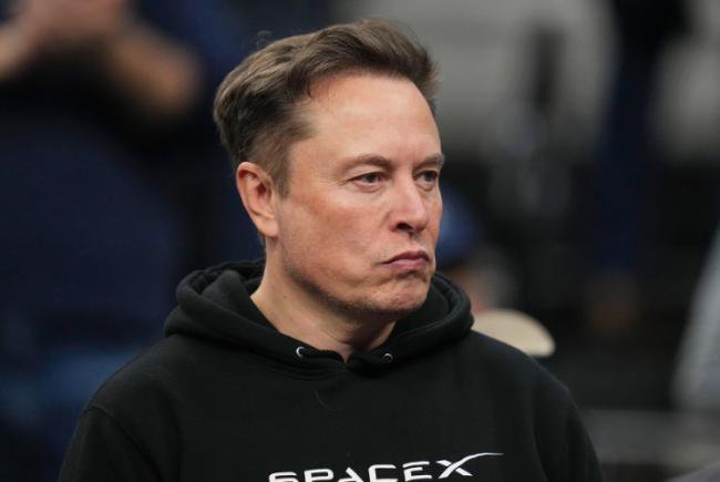 马斯克最新宣布：特斯拉明年推出！