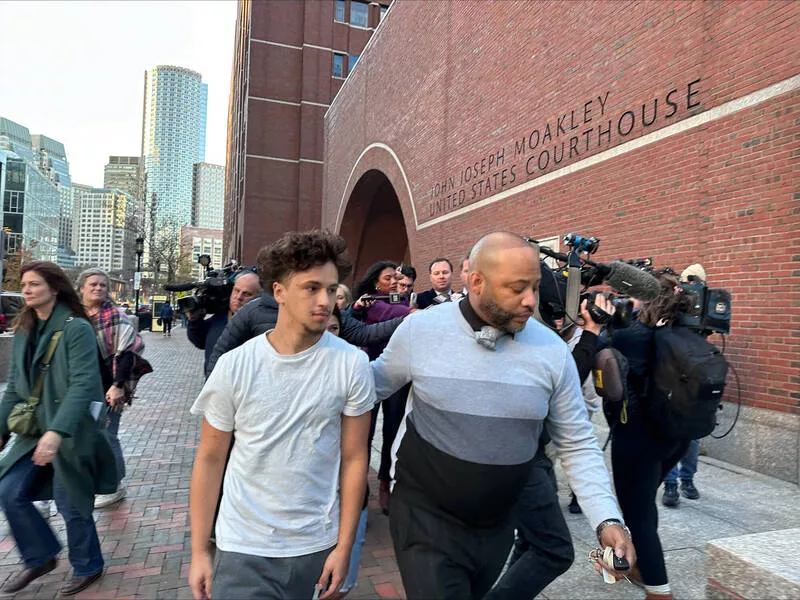 哈佛医学院发生爆炸 2男子因放置烟火装置遭捕