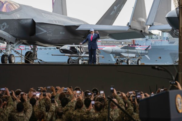 怕挨打?董军罕见表现太意外 怕挨打?董军罕见表现太意外