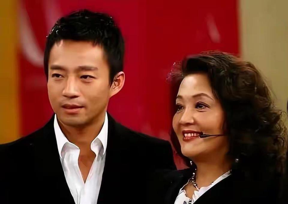 小S女儿曝心疼具俊晔后，小玥儿出手了 一个细节暴露与张兰的关系