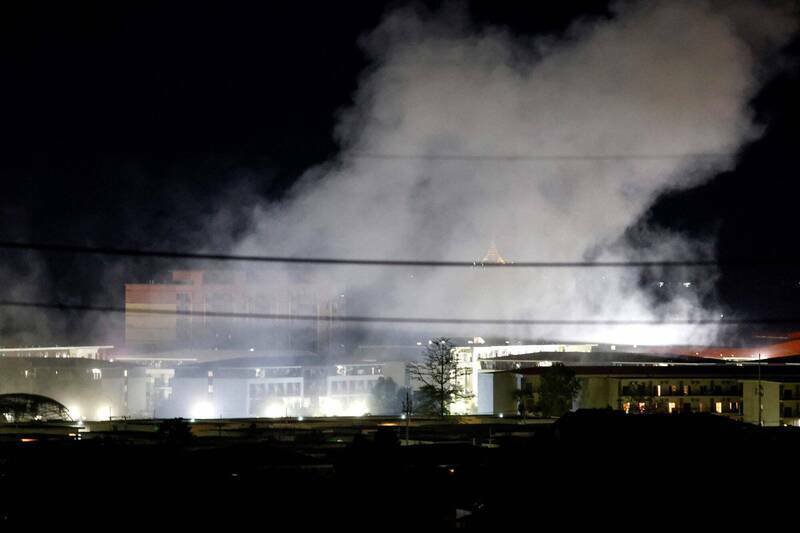 缅甸军方10月下旬打击该国诈骗大本营「KK园区」，引爆园区建筑物，现场天空浓烟滚滚。（法新社档案照）