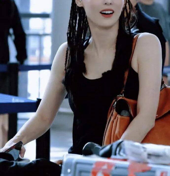 张柏芝突然病倒退出综艺?敬业人设惨遭全网群嘲!