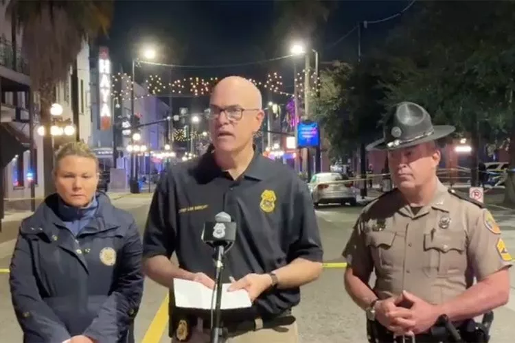 佛州汽车冲入酒吧 酿至少4死 警方“精准拦截”失败