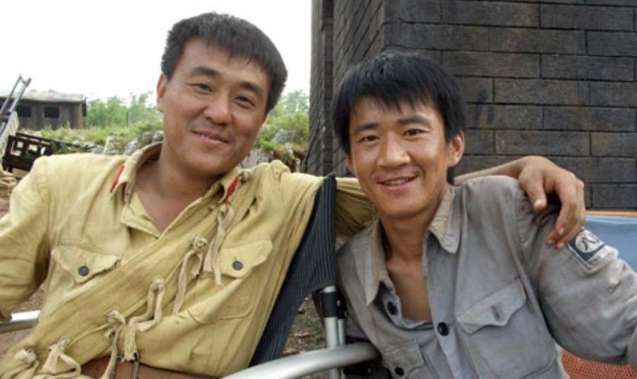 知名演员无戏可拍 回老家摆摊卖炒面 娶小18岁娇妻矛盾不断