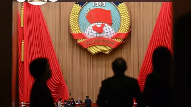 政协罕见大调整：易纲等十人去职引发三大猜想