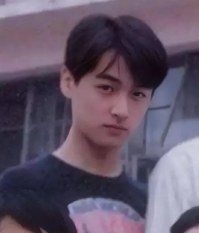 被传患肺癌住院8个月后,43岁胡歌近况曝光