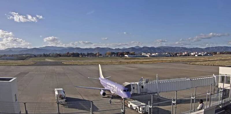 岩手县花卷机场目前关闭跑道。（图撷自「いわて花巻空港」YT直播）