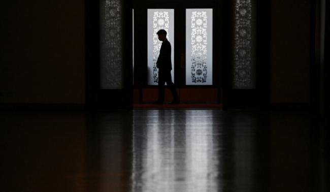 眼看要翻船  中共秘密机构匆忙走上前台